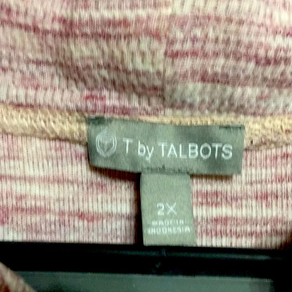 It is a knit with long sleeves It’s comfortable and warm. - Picture 2 of 4